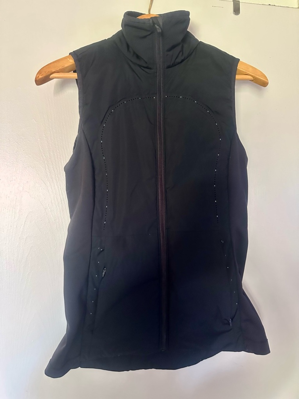 Lululemon Black Sleeveless Zip Front Vest